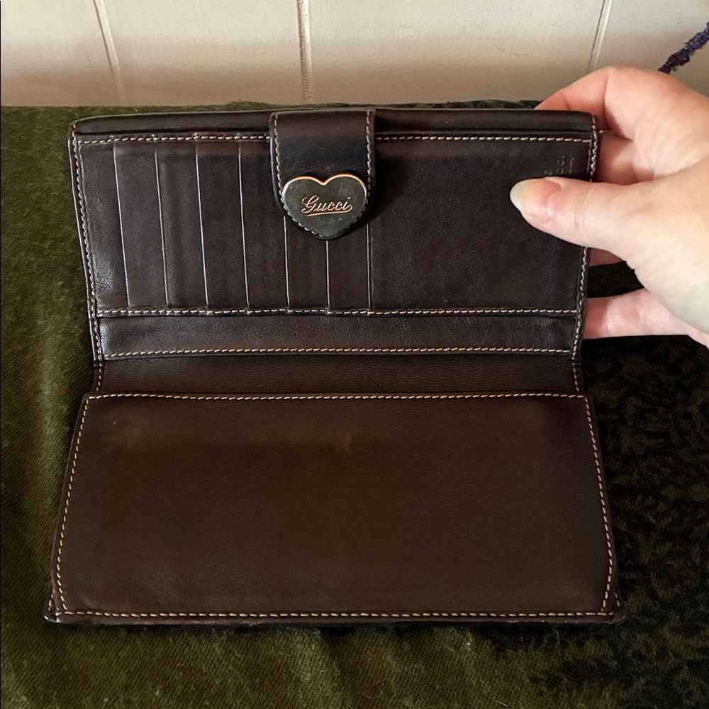 Vintage Gucci Heart Wallet - Picture 6 of 15